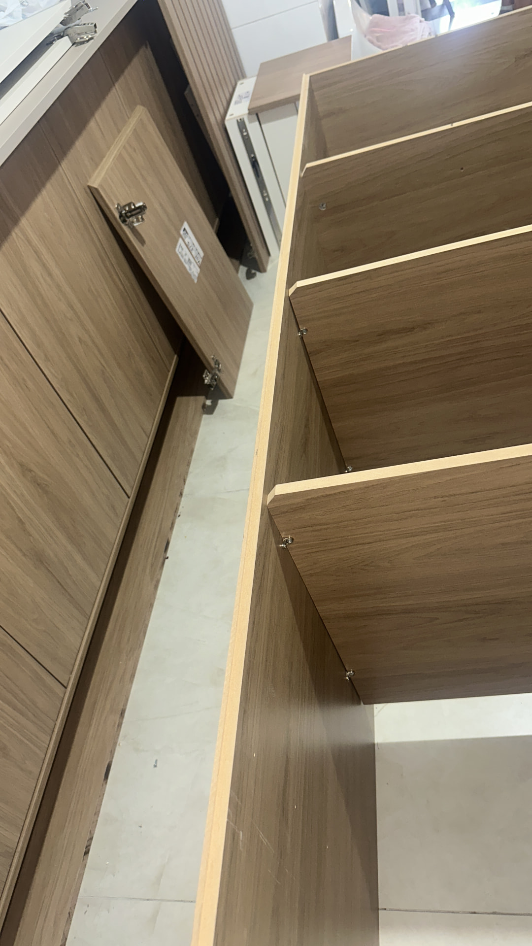 Detalhe interno de móvel montado
